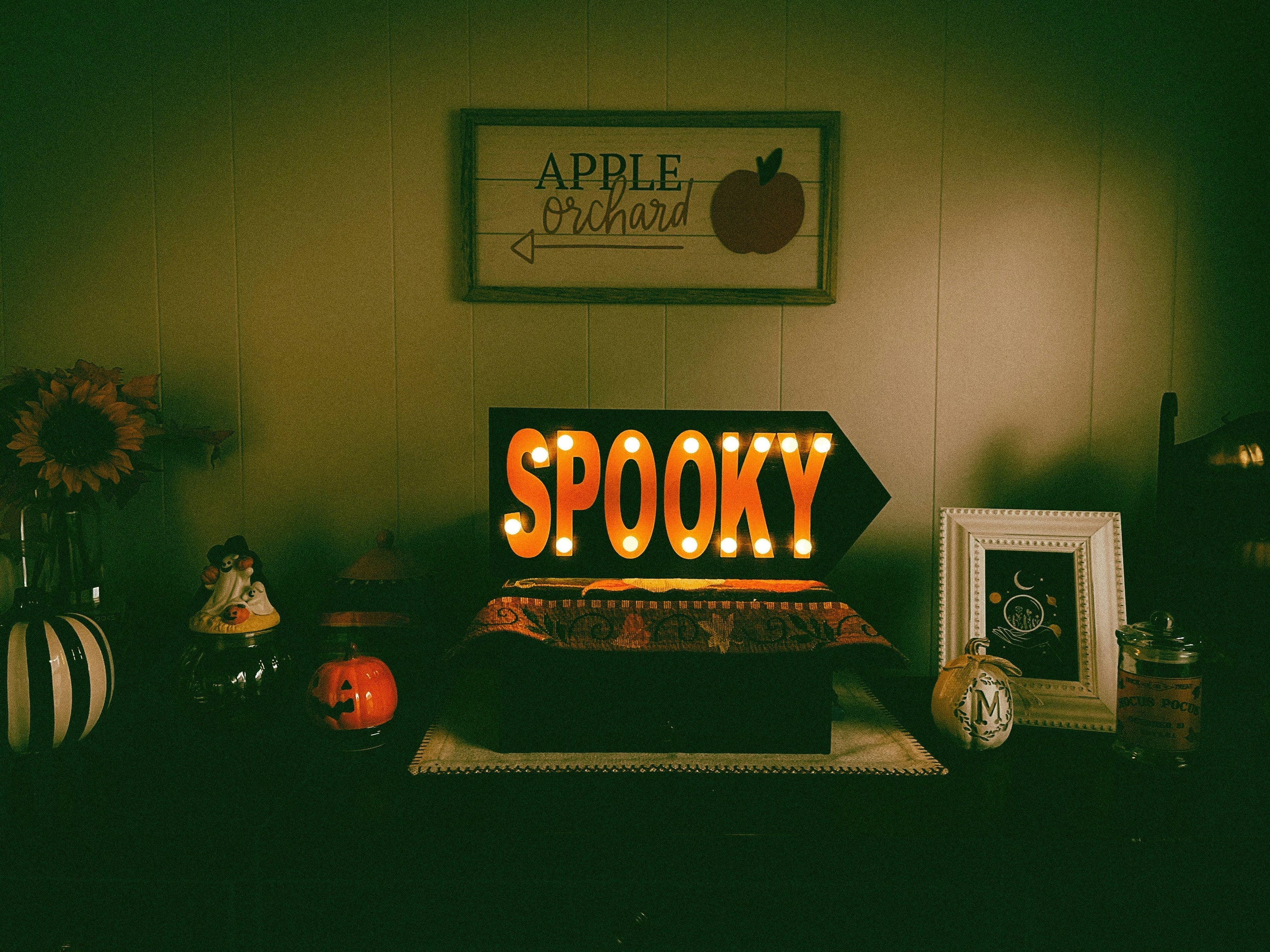 Spooky Halloween home decor 